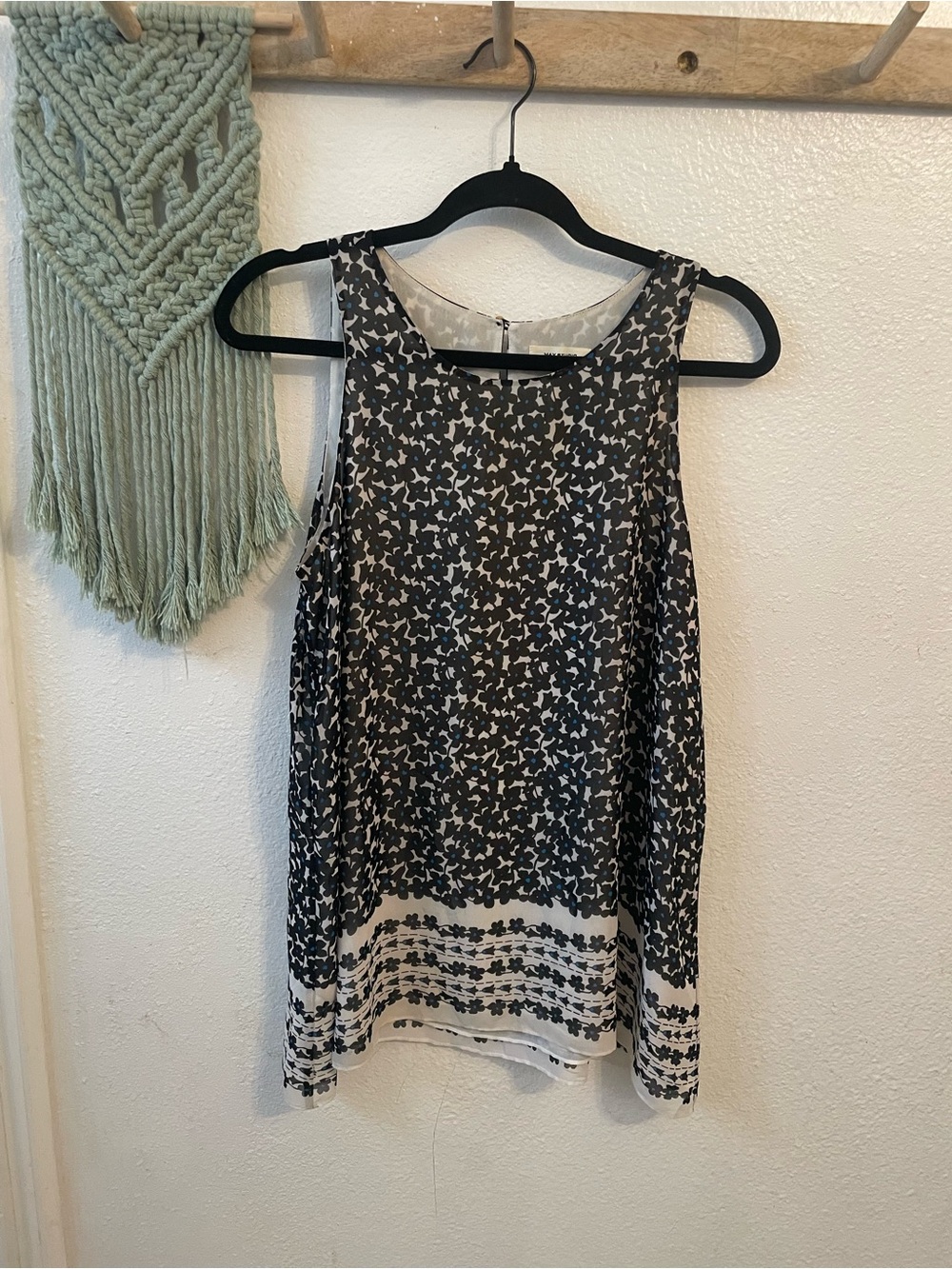 Max Studio Black & White Floral-Print Sleeveless Camisole